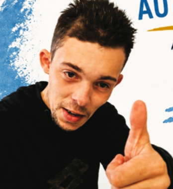 Parce que la réalité c’est que l’handicap change une vie. Parce que malgré les aides ça reste difficile parce que elias grandit et ses besoins aussi, nous avons décidé en parallèle de notre association de créer autrement capable Une Marque solidaire.
